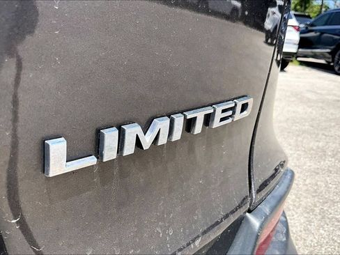 Used 2019 Jeep Cherokee Limited AWD/4WD image 40