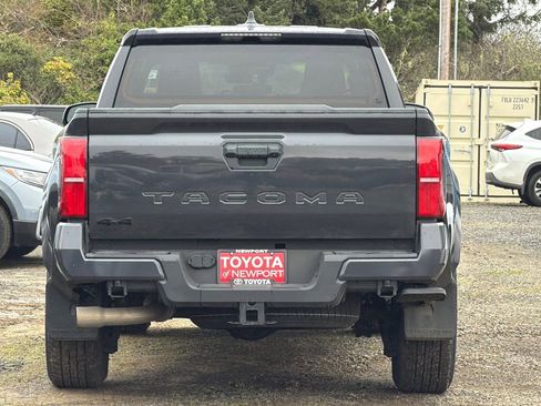 Used 2025 Toyota Tacoma TRD Sport AWD/4WD image 5