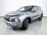 Used 2024 Mitsubishi Outlander SE image 3