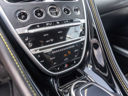 Used 2022 Aston Martin DB11 Volante RWD image 45