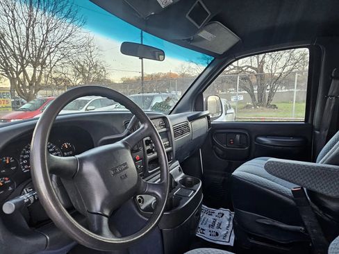 Used 2000 GMC Savana 3500 Extended image 30