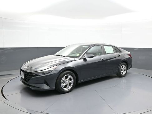 Certified 2021 Hyundai Elantra SE FWD image 10