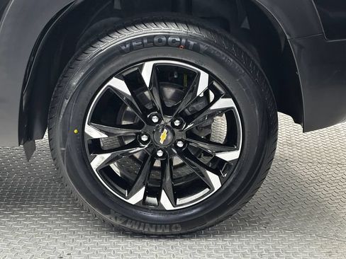 Used 2023 Chevrolet TrailBlazer LT w/ Convenience Package AWD/4WD image 4