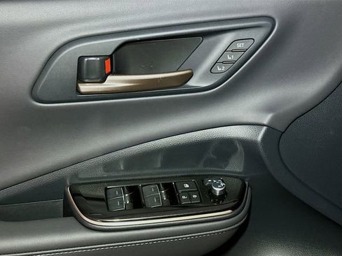 New 2025 Toyota Crown Signia image 12