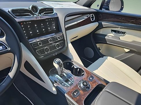 New 2024 Bentley Bentayga Extended Wheelbase image 21