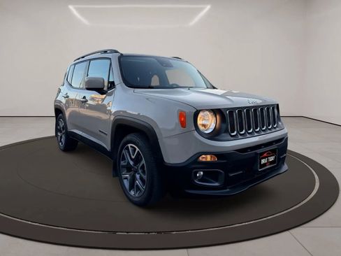 Used 2016 Jeep Renegade Latitude image 3