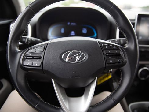 Used 2023 Hyundai Venue SEL FWD image 12