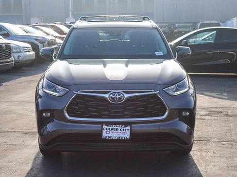 Used 2021 Toyota Highlander Limited image 2