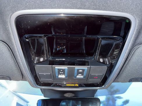 Used 2017 Land Rover Range Rover Sport SVR image 19