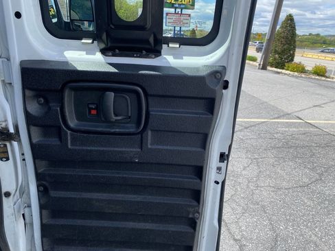 Used 2018 Chevrolet Express 2500 w/ Driver Convenience Package RWD image 15