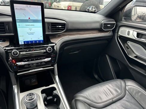 Used 2022 Ford Explorer Platinum w/ Technology Package image 22
