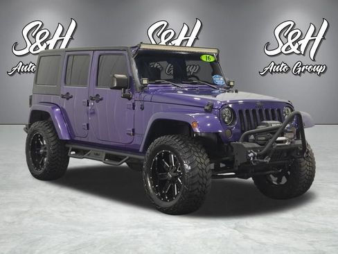 Used 2016 Jeep Wrangler Unlimited Sahara AWD/4WD image 2