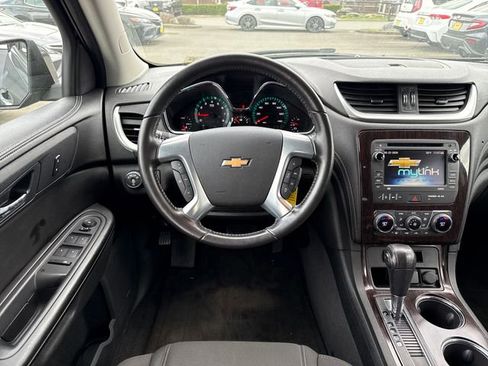 Used 2016 Chevrolet Traverse LT w/ Traveler's Package image 32