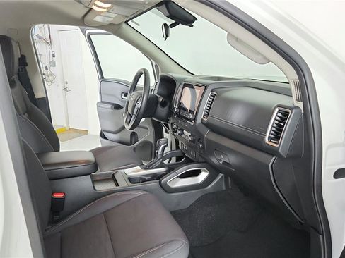 Used 2024 Nissan Frontier SV w/ Hardbody Edition AWD/4WD image 18