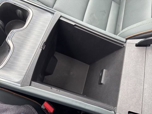 Used 2024 GMC Acadia AT4 w/ Super Cruise Package image 43