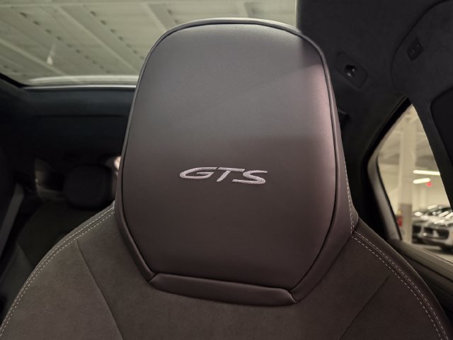 Certified 2026 Porsche Cayenne GTS AWD/4WD image 30