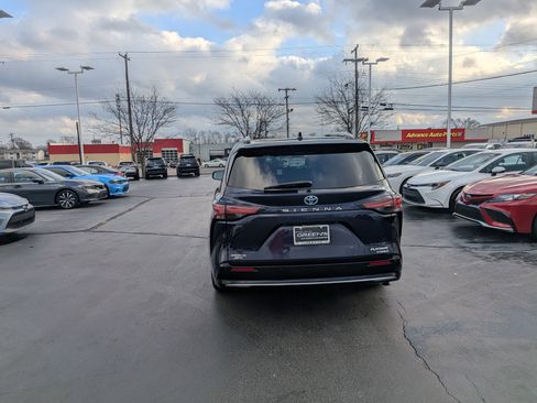 Certified 2023 Toyota Sienna Platinum image 8