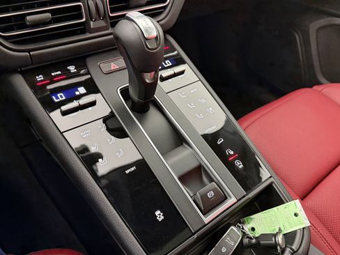 Certified 2026 Porsche Macan AWD/4WD image 26