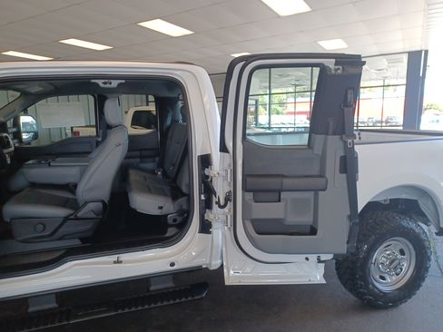 New 2026 Ford F250 XL w/ XL Off-Road Package image 16