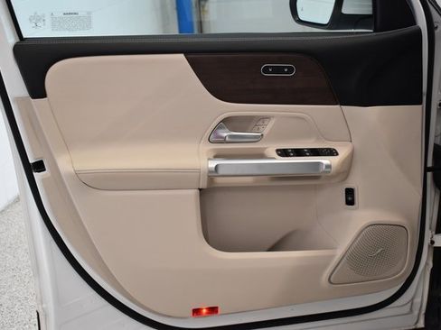 Used 2022 Mercedes-Benz GLB 250 4MATIC image 22