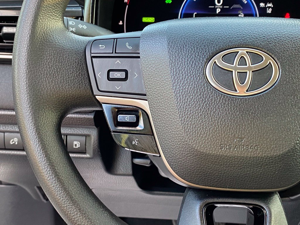 Used 2025 Toyota Camry LE FWD image 12