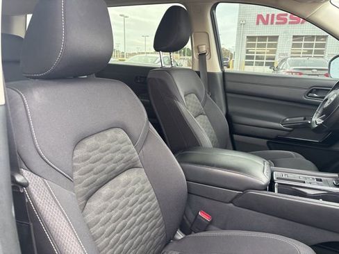 Used 2024 Nissan Pathfinder SV image 21