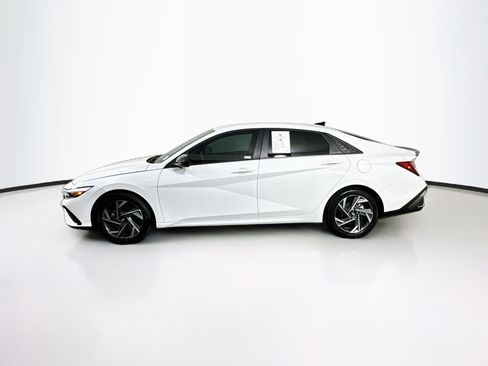Used 2025 Hyundai Elantra Sport FWD image 4