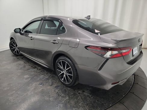 Used 2023 Toyota Camry SE image 6