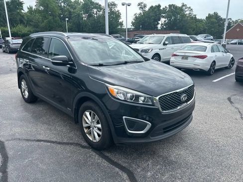Used 2018 Kia Sorento AWD image 2
