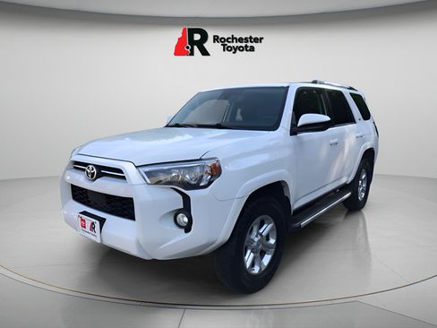 Used 2020 Toyota 4Runner SR5 AWD/4WD image 3