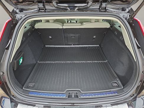 New 2026 Volvo V60 B5 Cross Country Plus w/ Protection Package Premier image 13