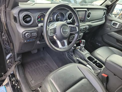 Used 2022 Jeep Wrangler Unlimited Sahara AWD/4WD image 23