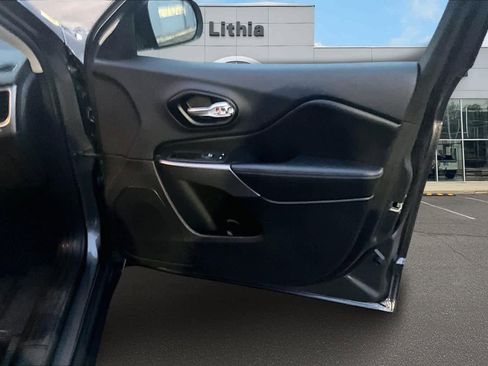 Used 2022 Jeep Cherokee Latitude Lux w/ Sun & Sound Group image 30