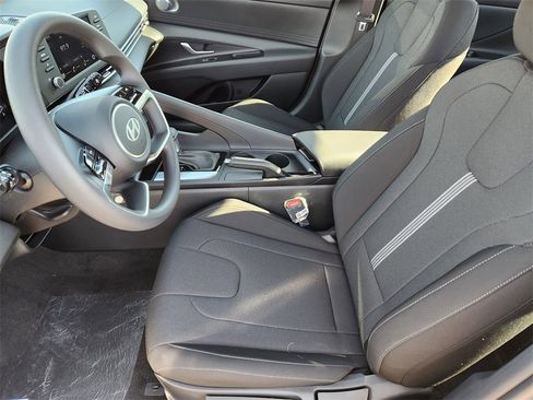 New 2025 Hyundai Elantra SE image 13
