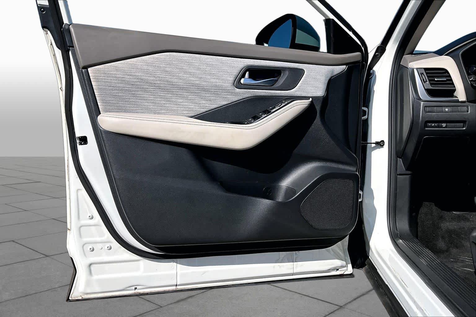 Certified 2023 Nissan Rogue SV FWD image 21