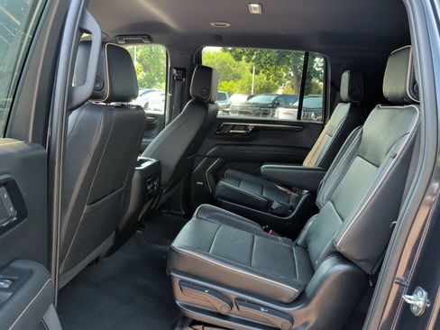 Used 2025 Chevrolet Suburban Premier AWD/4WD image 26