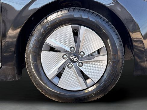 Used 2020 Hyundai Ioniq SE image 9