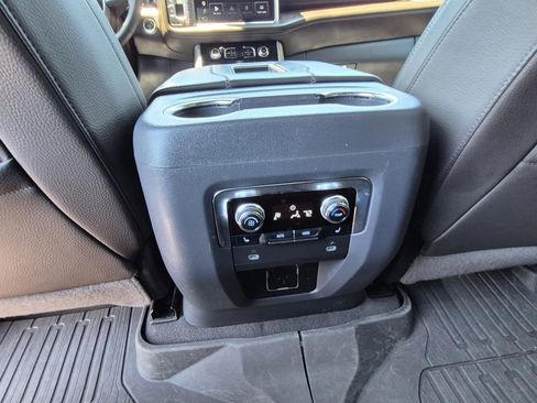 Used 2023 GMC Yukon XL Denali AWD/4WD image 17