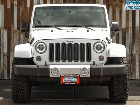 Used 2015 Jeep Wrangler Unlimited Sahara AWD/4WD image 6
