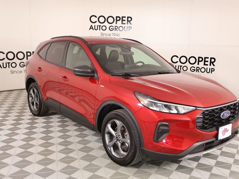 Used 2025 Ford Escape ST-Line AWD/4WD image 1