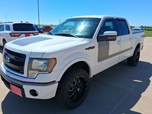 Used 2013 Ford F150 FX4 w/ FX Appearance Pkg AWD/4WD image 4