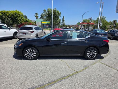 Used 2023 Nissan Altima 2.5 SV FWD image 9