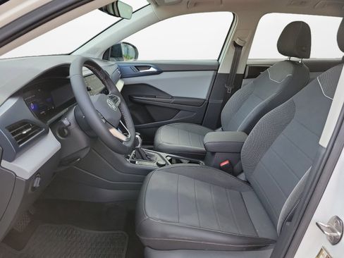 Certified 2023 Volkswagen Taos SE AWD/4WD image 11