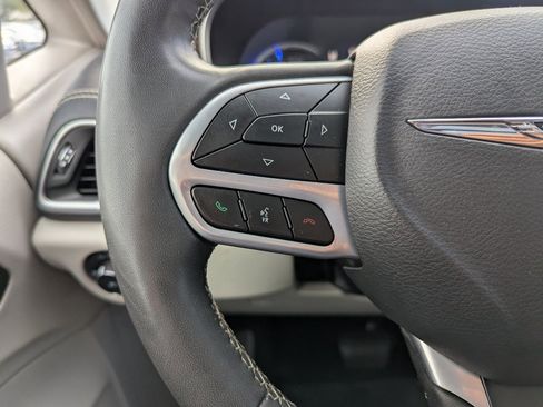 Used 2023 Chrysler Pacifica Limited image 30