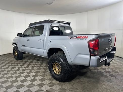 Used 2018 Toyota Tacoma TRD Sport image 24