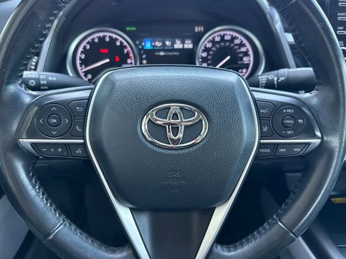 Used 2022 Toyota Camry XLE FWD image 11