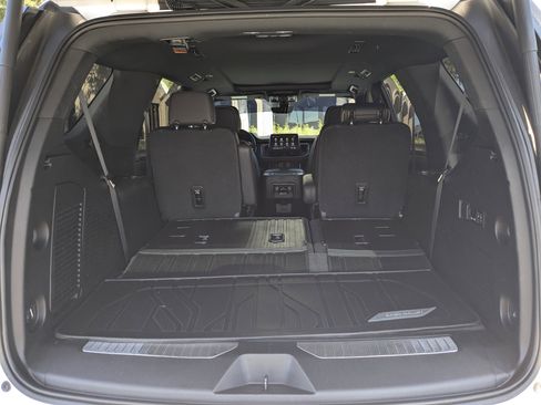 Used 2021 Chevrolet Tahoe Premier w/ Premium Package image 11