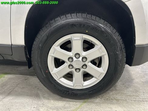 Used 2015 GMC Acadia SLE image 17