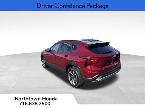 Used 2024 Chevrolet Trax LT w/ Sunroof Package image 7