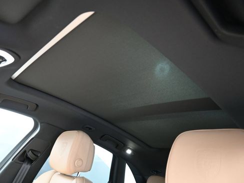 Certified 2025 Porsche Macan AWD/4WD image 23